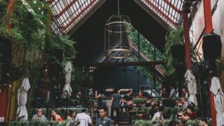 新聞記者はいつ何を食べているのか?30年のリアルから語る“記者と食事”の裏側